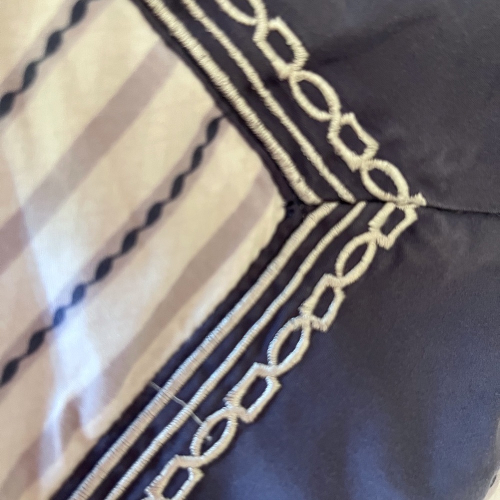 Duvet cover (1 Duvet, 1 fitted sheet, two shams)